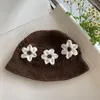 Berets Japanische Herbst- und Winter-Retro-handgemachte Blumen-Becken-Hut-süße vielseitige gehäkelte gestrickte weibliche Eimer-Hüte nette Fischer-Kappe