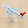 Modello di aereo in lega di metallo Air Turkish Airlines B777 Modello di aereo Turkish Boeing 777 Airways Diecast Air Plane Model Aircraft Regali per bambini 16 cm 230830