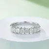 Klaster Pierścienie BoeyCjr 925 Silver Princess Cut 3x3mm 2.1ct Total D Color Moissanite VVS1 Połowa Eternity pasująca opaska Ślubna dla kobiet