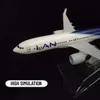 Самолеты Modle 1/400 Шкала Chile Lan Lanam Airlines Airlines Модель модели авиационной дикал -дикаст миниатюрные самолеты для детей для детей. Подарок на день рождения мальчики 230830