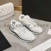 Designer Casual Chaussures Baskets Réfléchissantes En Daim En Cuir De Veau Sneaker Mode Augmentant Formateurs En Plein Air Femmes Chaussure Vintage Formateurs Avec Boîte