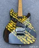 Guitarra elétrica corpo sólido cor preta com impressão amarela gráfico escala de cor amarelada e peças cromadas de pescoço duplo rock tremolo SH captadores um pote