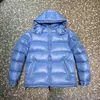 Down Jacket Designer Ubrania Mężczyźni Moc MOC Modern Style Fabrics Senior Classic Classic Zapipers Zagęszcze w dół ciepłą materię luksusowy moda męskie kurtki s-3xl