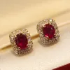 Stud -oorbellen Huitan Vintage Women Oval Red Cubic Zirconia Ear Piercing Luxe goudkleur delicate vrouwelijke sieraden