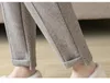Женские брюки Capris Chrleisure Зимние бархатные брюки Женщины густые шерстяные шерстяные брюки с высокой талией Ретро Держите теплые толстые брюки 230301
