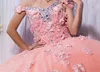 Sweety Peach Peach Pink Quinceanera 드레스 레이스 아플리케 라인 스톤 비즈 공주 정식 데뷔 파티 가운 어깨 연인 코르셋 15 여자 댄스 파티 드레스