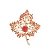 Broches planten blad voor vrouwen kleding rode kubieke zirkonia luxe sieraden dames winter jas suite accessoires jaar cadeau