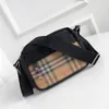 Designer New Fashion Versione di lusso Borsa a tracolla semplice Donna Uomo Classic Plaid Barrel Clutch Borsa a tracolla monocamera PBK082