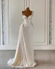 Splendidi abiti da sposa a sirena per la sposa Perle Perline Una spalla Raso Sweep Train Beach Country Plus Size Abito da sposa vestido de novia Custom Made