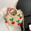 Barn Strawberry Applique Grass Weaving Handväskor Mini Tote Kids Cherry Straw Hand Made Shopping Basket Summer Girls Easter Princess Single Shoulder Bag