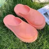 Zachte koeienhuid Strand slippers mode Dikke bodem designer Vrouwen Schoenen Cartoon Alfabet dame Platform Sandalen Leer Hakken brief Slides Grote maat 35-41-44