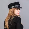 Chapeaux à large bord mode unisexe style sud-coréen en cuir véritable chapeau plat ajusté pour homme femme personnalité locomotive punk noir baseball ca
