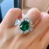 Anel de luxo de anéis de cluster para mulheres vintage 10*12mm Laboratório cultivado Emerald Gemstone High Carbon Diamond Wedding Rings for Ndriend Feminino G230228