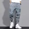 Heren jeans mannen mode high street jeans casual harem broek brief print licht blauwe joggingbroek broek trekstring huizen jeans denim broek z0301