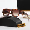 النظارات الشمسية المصممة الكلاسيكية للرجال للنساء مربع إطار المصممين الفاخرة نظارة شمسية للجنسين UV400 حماية من النظارات الذهب مطلي بالنظارات الزمر