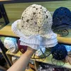 Cappelli a tesa larga Hollow Garden Eyelash Lace Handmade Crochet Ruffle Hollowing Out Acrylic Leisure Lady Sun Cap Women Hat