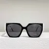 أعلى جودة مصمم النظارات الشمسية للنساء النظارات الكلاسيكية حملق في الهواء الطلق الشاطئ نظارات شمسية للرجل امرأة أسود أبيض 5 ألوان اختياري مثلثة مع صندوق