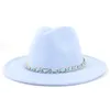 Vrouwen mannen wijd rand fedora hoed met ketting herfst winter faux derby bruiloft jazz hoeden feest cowboy vilt cap sombreros de mujer