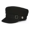 Chapeaux à large bord mode unisexe style sud-coréen en cuir véritable chapeau plat ajusté pour homme femme personnalité locomotive punk noir baseball ca