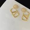 Kobiety mody mody 18K złoty literowe kolczyki na uszach mają pieczęć luksusowe projektantki 925 Srebrna igła Najwyższa jakość biżuterii Prezent biżuterii