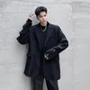 メンズスーツゴシックスタイルのメンブレザーシックシングル胸ジャケットメタルサークルスリーブコートオリジナルデザイン韓国の若い男服