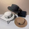 Chapeau de paille de styliste de luxe pour femmes, chapeau de paille plat, de haute qualité, même pare-soleil triangulaire, pour hommes et femmes, 2023