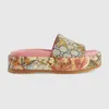 Plattformssandaler Tofflor Designer Kvinnor Sommarmode Slides Broderi Halkfri tjockbottnad Flip Flops Beach Sandels Skor