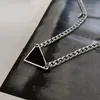 Punkowy trójkąt wisiorek męski Naszyjnik projektant litery Wzór nowoczesny romantyczny metalowy klamra grube kubańskie łańcuchy biżuterii