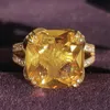Ringos de cluster Novo luxo Big Yellow Color Zircon 18K Gold Silver Color Designer Engagement Ring For Women Lady Itens baratos com frete grátis G230228