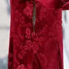 Casual jurken vintage fluwelen jurk vrouwen lange mouw slanke zijkant ritssluiting knie lengte elegante feestvestidos rood 5xl