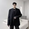 メンズスーツゴシックスタイルのメンブレザーシックシングル胸ジャケットメタルサークルスリーブコートオリジナルデザイン韓国の若い男服