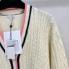 Kadın Sweaters Designer 2023 İlkbahar Yaz Milan Pist V Boyun Uzun Kollu Kazak Yüksek Son Jacquard Hardigan Tasarımcı Giyim 0301-6 AQEE