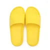 Tofflor sommar mjukt hem par inomhus vattentäta badrum sandaler el fasta färg män kvinnor flip flops platt skor
