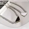 Enkel pendellhalsband Triangel Designer halsband emalj för kvinnor billiga bokstäver mönster romantisk metall hiphop för män lyxhalsband pläterad silver zb011 e23