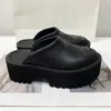 2023 Luxurys Designer Sandalen OP81 für Männer Frauen Klassische Blumenbrokat-Folien Wohnungen Leder Gummi Plattform Flip Flops Gear Bottoms Strandschuhe Loaf D61Y #