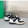 2023 Hot Sales Women and Mens Shoes Populära sneaker Rinnande skor White Black Green Sneaker 01