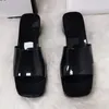 2023 Jelly Sandal Designer Tofflor Dam Godis Färger Högklackade Skor Tjockbottna Tofflor Plattform Gummisandaler Mode Dam Loafers Öppen tå Platta