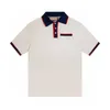 Herrpolosdesigner Rätt version av den verifierade 2023 Summer Luxury Pocket Logo Polo Shirt är samma för män och kvinnor 2itx