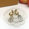 Lady Fashion Earring Stud Designer Heart Shape Hoop och V Letter Sign Luxury Earrings High End Jewelry for Woman Top Quality Flera valfritt E-092