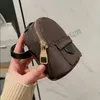 Дизайнерская женская мини-сумка на запястье Luxurys Дизайнерские сумки Парижский бренд Кожаный рюкзак Дизайн Портмоне Леди Регулируемые браслеты Браслет Легко носить с собой Кошелек