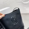 Hink handväska crossbody axel weekender väska sangle glänsande kalvskinn läder svart för kvinnor