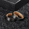 Vigselringar Poya Whiskey Barrel Wood Sleeve 6mm Borstad Kupolformad Svart Tungsten Ring