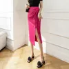 Saias tendência de moda Nicho de cintura alta cintura Salia de quadril verão e outono Black Rose Red Red Midi Irregular Slit Skiot Streetwear 230301