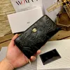 Erkek cüzdan lüks tasarımcı çanta inek derisi uzun debriyaj çantası v çanta kabartmalı cüzdanlar pasaport tutucular kart tutucu çantalar fermuarlı çanta para