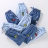 Jeans chłopcy dziewczęta lato swobodne cienkie długie spodnie moda solidne kolor dzieci kreskówki haft dzieci dzieci dżinsowe ubranie 1-6Y