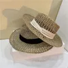 Nuevos sombreros de paja de hierbas naturales para mujer, sombreros de sol de playa de ala plana de verano, gorra de vacaciones hueca a la moda, Chapeau Femme