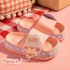 Slipper Children Slippers 2022 Summer New Girls Girls Cute de desenho animado Casa não deslizante Banheiro banheiro bebê menino sandálias caseiras Kids Slippers T230302