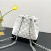디자이너 배낭 여성 가방 방황 가방 가죽 캐주얼 스트리트 스타일 새로운 배낭 패션 개성 기능 메신저 가방 크기: 22*10*23