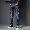 Jeans da uomo Designer Autunno moda uomo jeans stampati ricamati con buco rotto pantaloni casual slim con piedi piccoli Z5R8