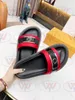 2022 Kudde Flat Comfort Slippers Slides Sandaler Beach Shoes Den mjuka nedfyllda remmen Kvinnor STORLEK 35-42